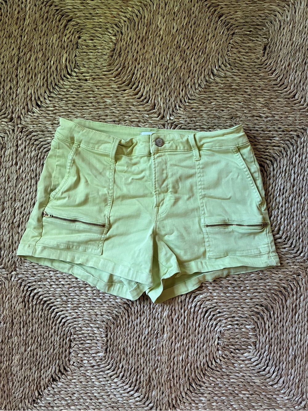Pistola green Hannah cargo shorts in Limeade yellow